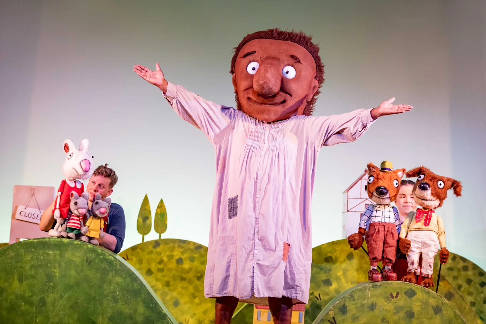 George spreads his arms between the animals: The Smartest Giant in Town, St. Martin's