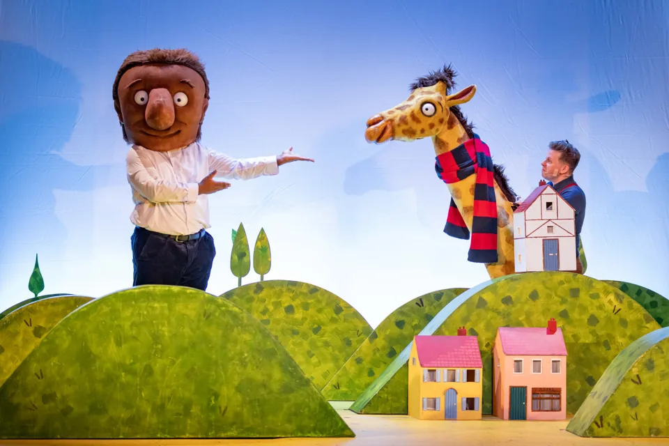 The giraffe wears George's tie as a scarf: The Smartest Giant in Town, St. Martin's